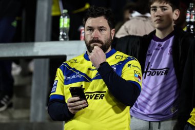 Warrington taraftarları maç için 5. Betfred Süper Lig karşılaşması sırasında St Helens vs Warrington Wolves 'a karşı St Helens Stadyumu, St Helens, İngiltere, 21 Mart 2025