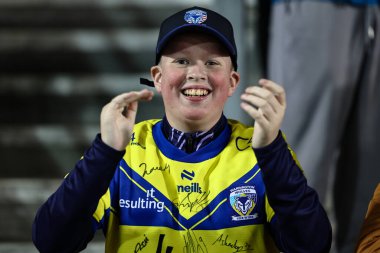 Warrington taraftarları maç için 5. Betfred Süper Lig karşılaşması sırasında St Helens vs Warrington Wolves 'a karşı St Helens Stadyumu, St Helens, İngiltere, 21 Mart 2025