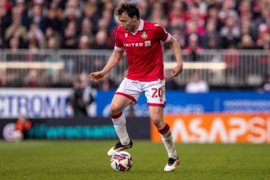 Wrexham 'dan Oliver Rathbone, Sky Bet 1 karşılaşmasında Wrexham, Stockport County' ye karşı SToK Cae Ras, Wrexham, Birleşik Krallık, 22 Mart 2025