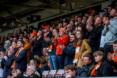Blackpool taraftarları 22 Mart 2025 'te İngiltere, Northampton' daki Sixfields Stadyumu 'nda oynanan Northampton Town-Blackpool maçında tepki verdiler.