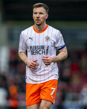Blackpool 'dan Lee Evans 22 Mart 2025' te İngiltere 'nin Northampton Stadyumu' nda oynanan Northampton Town-Blackpool maçında sahada.