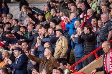 Wrexham taraftarları Wrexham - Stockport County maçı sırasında Wrexham - SToK Cae Ras, Wrexham, Birleşik Krallık, 22 Mart 2025