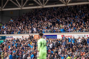 Stockport County taraftarları Wrexham - Stockport County maçı sırasında Wrexham - SToK Cae Ras, Wrexham, Birleşik Krallık, 22 Mart 2025