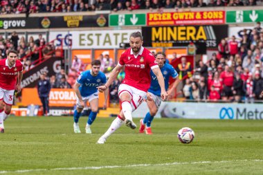 Wrexham 'dan Jay Rodriguez penaltıyı geri çeviremedi ama Wrexham - Stockport County maçı sırasında Wrexham - SToK Cae Ras, Wrexham, Birleşik Krallık, 22 Mart 2025