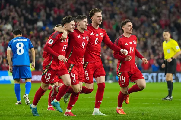 Galler 'den Ben Davies, 22 Mart 2025' te Cardiff City Stadyumu 'nda oynanan ve Galler ile Kazakistan arasında oynanan Dünya Kupası eleme maçında takımlarının ikinci golünü kutluyor.