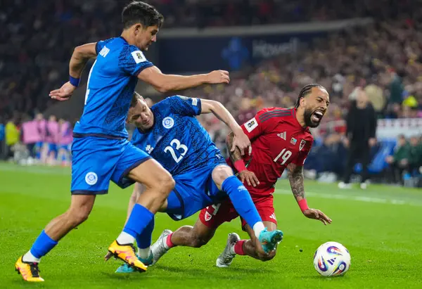 İslam Chesnokov, 22 Mart 2025 'te Cardiff, İngiltere' deki Cardiff City Stadyumu 'nda oynanan FIFA Dünya Kupası eleme maçında Galler-Kazakistan maçında Galli Sorba Thomas' ı mağlup etti.