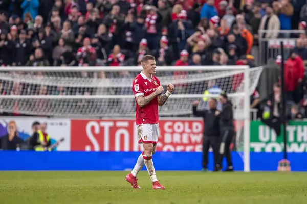 Wrexham 'dan James McClean, Wrexham-Stockport County maçı sırasında 22 Mart 2025' te Wrexham ile Wrexham, Wrexham, İngiltere