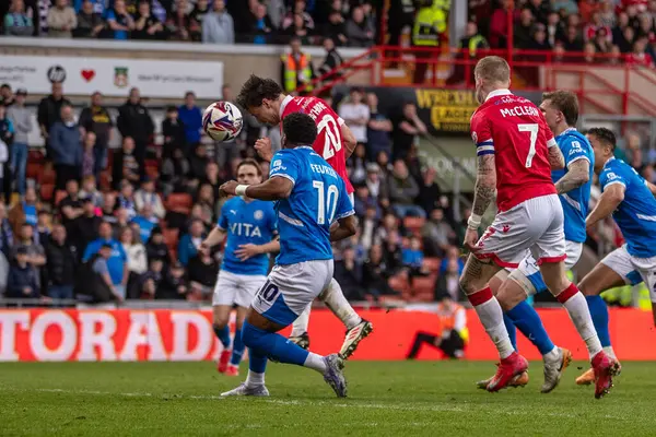 Wrexham 'dan Oliver Rathbone, 22 Mart 2025' te Wrexham 'a karşı Stockport County, Wrexham, Wrexham, İngiltere' de oynanan 1.