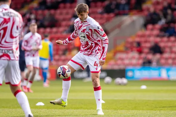 Wrexham 'dan Max Cleworth, Wrexham-Stockport County maçında SToK Cae Ras, Wrexham, Birleşik Krallık, 22 Mart 2025