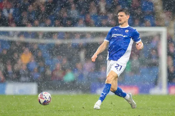 Chesterfield takımından Ashley Palmer, 22 Mart 2025 tarihinde İngiltere 'nin Chesterfield şehrinde oynanan SMH Group Stadiumact Stadyumu' nda oynanan maçta pas attı.