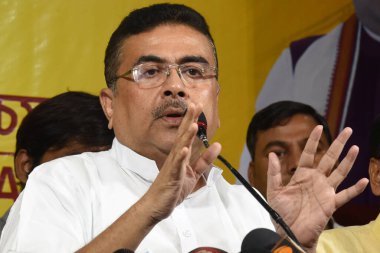 Batı Bengal Muhalefet Lideri Suvendu Adhikari, 26 Mart 2025 'te Hindistan' ın Kolkata kentindeki Bharatiya Janta Parti Ofisi 'nde OBC anketi konulu basın toplantısında bir konuşma yaptı.