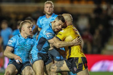 Cade Cust of Hull FC ve George Griffin Castleford Tigers, 27 Mart 2025 'te The Mend-A-Hose Jungle, Castleford, İngiltere' de oynanan 6.