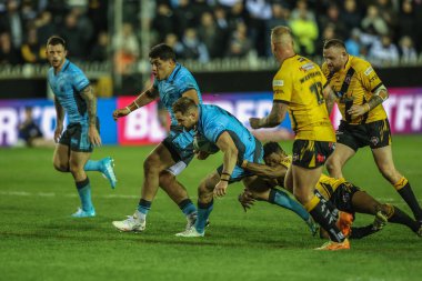 Hull FC 'den Aidan Sezer, 27 Mart 2025' te The Mend-A-Hose Jungle, Castleford, Birleşik Krallık 'ta oynanan Betfred Süper Lig 6. Raundda Castleford Tigers - Hull FC maçında Judah Rimbu ile karşı karşıya geldi.