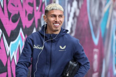 Burnley 'den Jeremy Sarmiento, 29 Mart 2025' te Burnley ile Bristol City arasındaki Gökyüzü İddia Şampiyonası karşılaşması öncesinde stadyuma geldi.