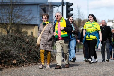 Taraftarlar, 29 Mart 2025 'te Carrow Road, Norwich City ile West Bromwich Albion arasındaki Sky Bet Şampiyonası öncesinde Carrow Road' a geldiler.