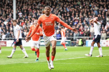 Blackpool 'dan Ashley Fletcher, 21 Mart 2025' te Bloomfield Road, Blackpool 'da oynanan Blackpool-1 karşılaşmasında golünü 1-0 atmasını kutluyor.