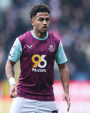 Burnley takımından Marcus Edwards, Burnley ile Bristol City arasında 29 Mart 2025 'te oynanan Turf Moor, Burnley' de oynanan Gökyüzü İddia Şampiyonası maçında.