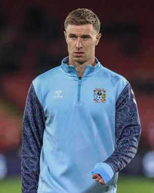 Coventry City 'den Ben Sheaf maç öncesi ısınma maçında Sheffield United, Coventry City' ye karşı Bramall Lane, Sheffield, İngiltere, 28 Mart 2025