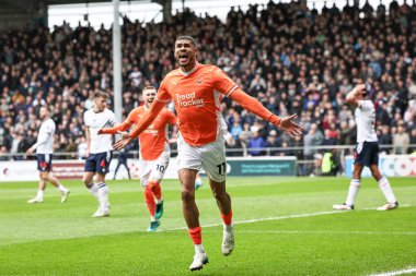 Blackpool 'dan Ashley Fletcher, 21 Mart 2025' te Bloomfield Road, Blackpool 'da oynanan Blackpool-1 karşılaşmasında golünü 1-0 atmasını kutluyor.