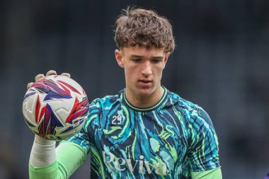 Swansea City 'den Kit Margetson, Sky Bet Şampiyonası maçında maç öncesi ısınma maçında Leeds United ile Swansea City, Elland Road, Leeds, İngiltere, 29 Mart 2025