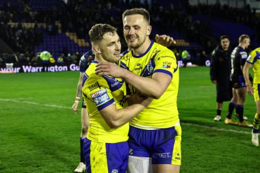 Warrington Wolves 'tan Sam Powell ve Warrington Wolves' tan Ben Currie, 28 Mart 2025 'te Warrington, İngiltere' deki Halliwell Jones Stadyumu 'nda oynanan 6.
