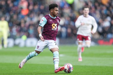 Burnley 'den Marcus Edwards, 29 Mart 2025' te Burnley, Burnley 'nin Bristol City' e karşı oynadığı Gökyüzü İddia Şampiyonası maçında topu ayaklarının dibine aldı.