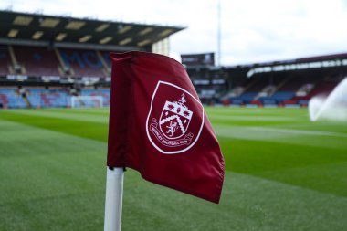 Burnley köşe bayrağı 29 Mart 2025 'te Burnley' nin Bristol City 'e karşı Turf Moor, Burnley, İngiltere' de oynadığı Gökyüzü İddia Şampiyonası karşılaşmasının önünde.