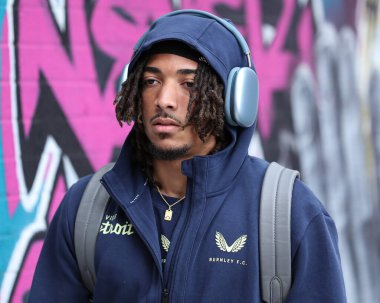 Burnley 'den Luca Koleosho, 29 Mart 2025' te Burnley ile Bristol City arasındaki Gökyüzü İddia Şampiyonası karşılaşması öncesinde stadyuma geldi.