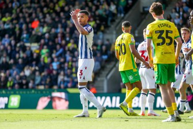 West Bromwich Albion 'dan Mason Holgate, 29 Mart 2025' te İngiltere 'nin Carrow Road kentinde oynanan Norwich City-West Bromwich Albion maçında ofsayt olarak hükmedildikten sonra tepki gösterdi.