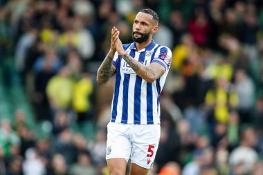 West Bromwich Albion 'dan Kyle Bartley, 29 Mart 2025' te İngiltere 'nin Carrow Road kentinde oynanan Sky Bet Şampiyonası maçı sonrasında takımların yenildiğini kabul ediyor.