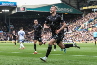Swansea City 'den Harry Darling, 29 Mart 2025' te Leeds Road, Leeds, İngiltere 'de oynanan Sky Bet Swansea City maçında 1-1' lik galibiyetini kutluyor.