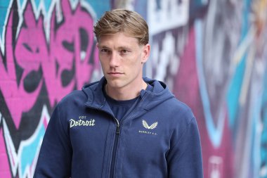 Burnley 'den Zian Flemming, 29 Mart 2025' te Burnley ile Bristol City arasındaki Gökyüzü İddia Şampiyonası karşılaşması öncesinde stadyuma geldi.