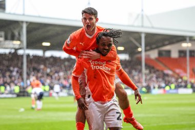 Blackpool 'dan Niall Ennis, 21 Mart 2025' te Bloomfield Road, Blackpool, İngiltere 'de oynanan Blackpool-Bolton Wanderers maçında 2-1 kazanma hedefini kutluyor.
