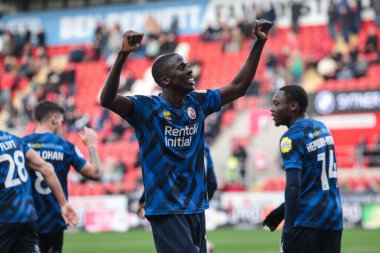 Crawley Town 'dan Panutche Camar, 29 Mart 2025' te New York, Rotherham, İngiltere 'deki Crawley Town' da oynanan Sky Bet 1 karşılaşmasında 0-4 'lük galibiyetini kutluyor.
