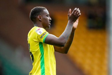 Norwich City 'den Jose Cordoba, 29 Mart 2025' te İngiltere 'nin Carrow Road kentinde oynanan Norwich City-West Bromwich Albion maçının ardından takımların kazandığı galibiyet sonrasında taraftarları kabul ediyor.