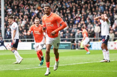 Blackpool 'dan Ashley Fletcher, 21 Mart 2025' te Bloomfield Road, Blackpool 'da oynanan Blackpool-1 karşılaşmasında golünü 1-0 atmasını kutluyor.