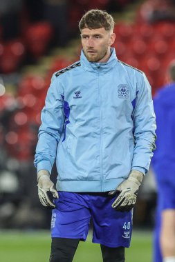 Coventry City 'den Bradley Collins maç öncesi ısınma maçında Sheffield United ile Coventry City maçı sırasında Sheffield Lane, Sheffield, İngiltere, 28 Mart 2025