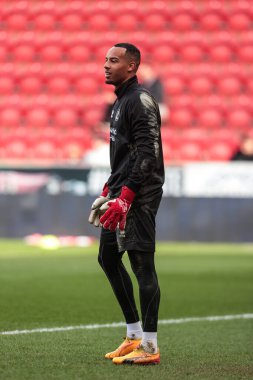 Crawley Town 'dan Jojo Wollacott, 29 Mart 2025' te New York Stadyumu, Rotherham, İngiltere 'de oynanan Sky Bet Ligi 1 maçı sırasında ısınma turunda Rotherham United' a karşı Crawley Town