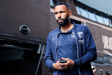 West Bromwich Albion takımından Kyle Bartley, 29 Mart 2025 'te Carrow Road, İngiltere' de Norwich City-West Bromwich Albion maçından önce Carrow Road 'a vardı.