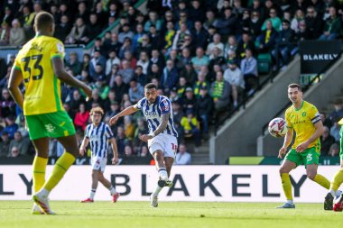 West Bromwich Albion takımından Karlan Ahearne-Grant, 29 Mart 2025 'te Norwich City, Carrow Road, Norwich, İngiltere' de Batı Bromwich Albion 'a karşı oynadığı Sky Bet Şampiyonası maçında şut çekiyor.