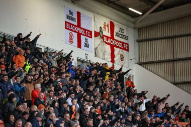 Blackpool taraftarları 21 Mart 2025 'te Bloomfield Road, Blackpool' da oynanan Blackpool-Bolton Wanderers maçında 2-1 'lik galibiyetlerini kutladılar.