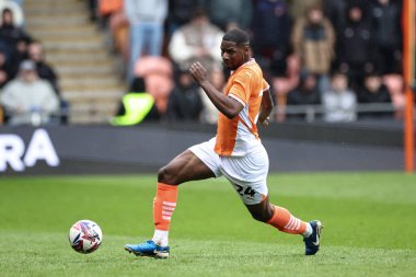 Blackpool 'dan Odel Offiah, 21 Mart 2025' te Bloomfield Road, Blackpool 'da oynanan Blackpool-Bolton Wanderers maçında topu aldı.