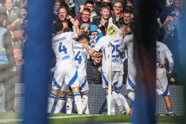Leeds United takımından Brenden Aaronson, 29 Mart 2025 'te Leeds Road, Leeds, İngiltere' de oynanan Sky Bet Swansea City maçında 1-0 'lık galibiyet golünü kutluyor.