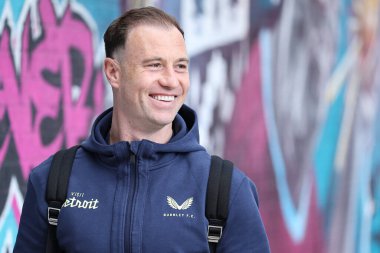 Burnley 'den Ashley Barnes, 29 Mart 2025' te Burnley ile Bristol City arasındaki Gökyüzü İddia Şampiyonası karşılaşması öncesinde stadyuma geldi.