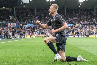 Swansea City 'den Harry Darling, 29 Mart 2025' te Leeds Road, Leeds, İngiltere 'de oynanan Sky Bet Swansea City maçında 1-1' lik galibiyetini kutluyor.