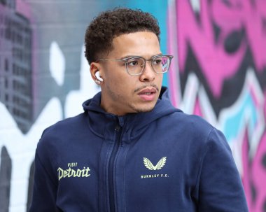 Burnley 'den Manuel Benson, 29 Mart 2025' te Burnley ile Bristol City arasındaki Gökyüzü İddia Şampiyonası karşılaşması öncesinde stadyuma geldi.