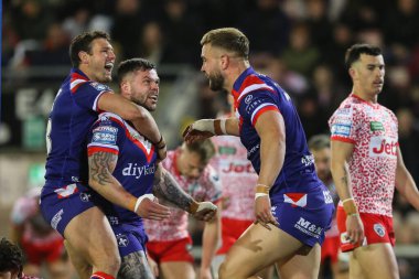 Wakefield Trinity 'den Mike McMeeken, 28 Mart 2025' te Leigh Spor Köyü, Leigh, İngiltere 'de oynanan Betfred Süper Lig 6. tur karşılaşmasında 0-10' luk galibiyetini kutluyor.