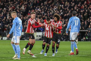 Sheffield United takımından Gustavo Hamer, 28 Mart 2025 'te Sheffield Lane, Sheffield, İngiltere' de oynanan Sky Bet Şampiyonası maçında 1-0 'lık galibiyetini kutluyor.