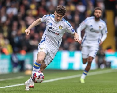 Leeds United takımından Daniel James, 29 Mart 2025 'te Leeds Road, Leeds, İngiltere' de Leeds United ile Swansea City arasındaki Sky Bet Şampiyonası maçında topa vuruyor.