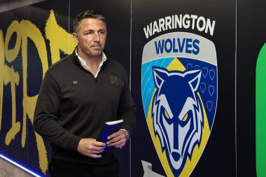 Warrington Wolves 'un baş antrenörü Sam Burgess, 28 Mart 2025' te Warrington, İngiltere 'deki Halliwell Jones Stadyumu' nda oynanan Warrington Wolves - Leeds Rhinos maçında geldi.